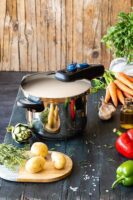 Monix Veloce | Olla a presión rápida 6 litros, Triple Seguridad, Dos Sistemas de fucionamiento, Color Plateado, Acero Inoxidable 18/10, 22 cm